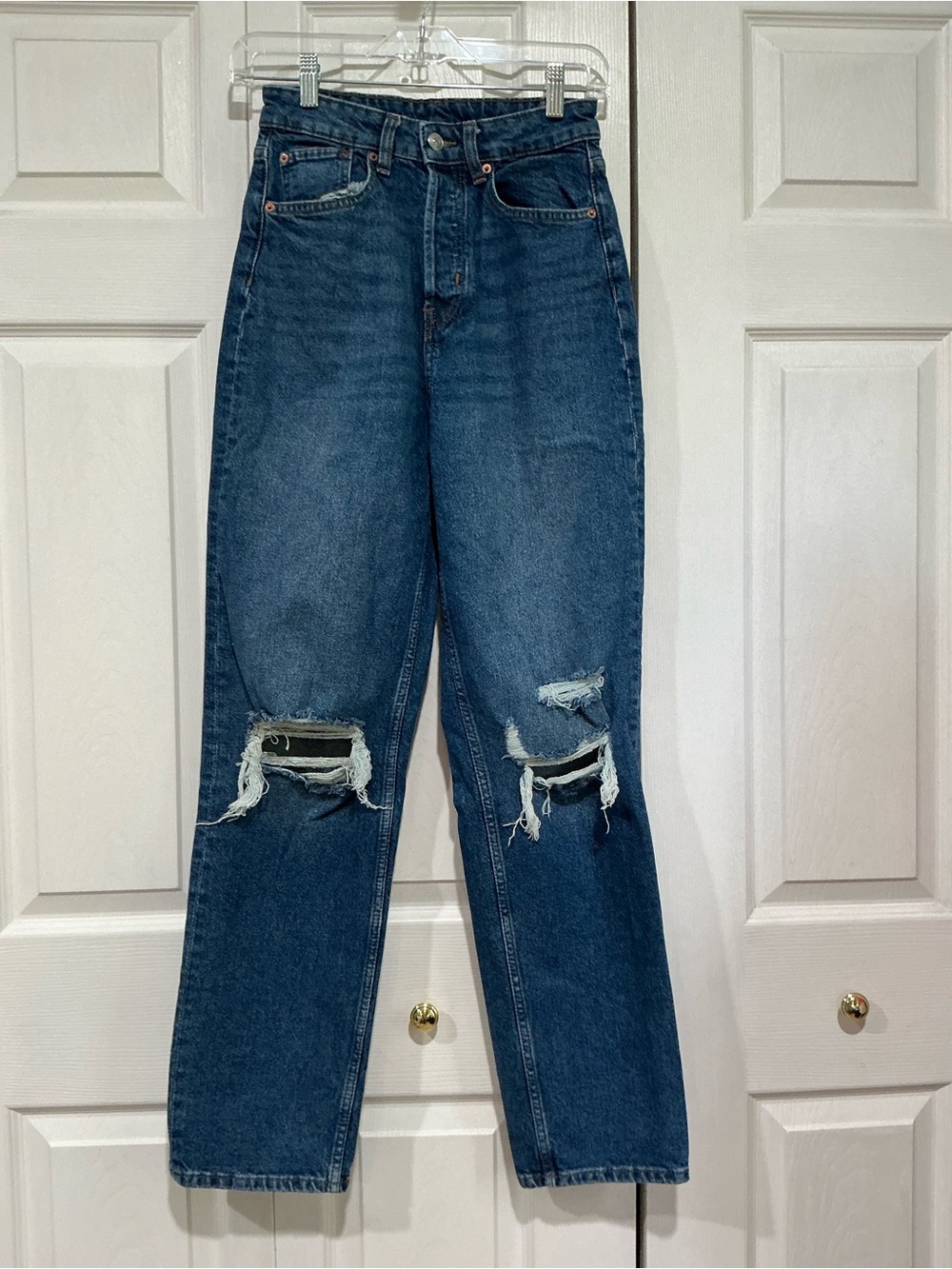 💙 Divided High Rise Distressed Blue Denim Jeans- 2 / 26 (01501)